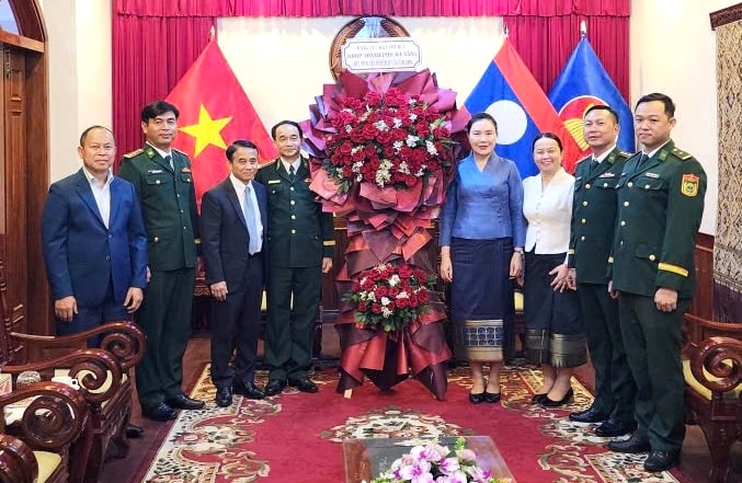 Biên phòng thành phố Đà Nẵng chúc Tết cổ truyền Bunpimay Tổng lãnh sự Lào tại Đà Nẵng