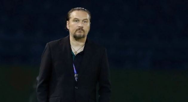 HLV Velizar Popov thoát án phạt kỷ luật sau phát ngôn công kích trọng tài FIFA