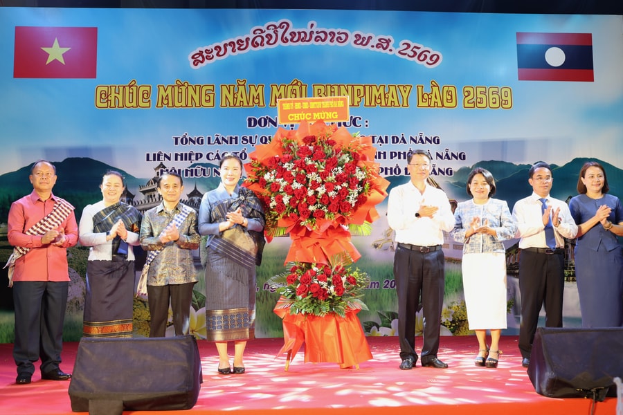 Thắm tình hữu nghị Việt - Lào