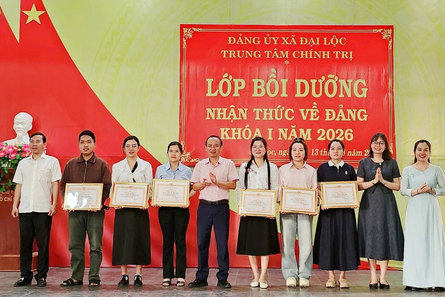 Trung tâm Chính trị xã Đại Lộc bồi dưỡng nhận thức về Đảng cho 94 học viên