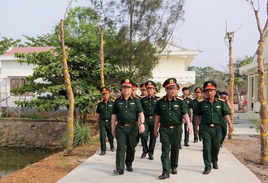 Đại tướng Nguyễn Trọng Nghĩa thăm, làm việc tại Trường Thiếu sinh quân miền Trung