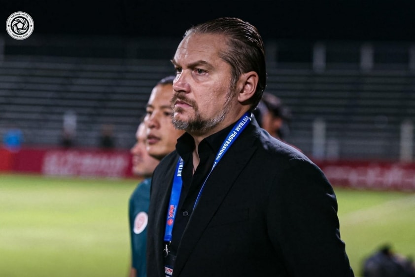 HLV Velizar Popov bị cấm chỉ đạo 4 trận tại V-League sau phản ứng gay gắt với trọng tài
