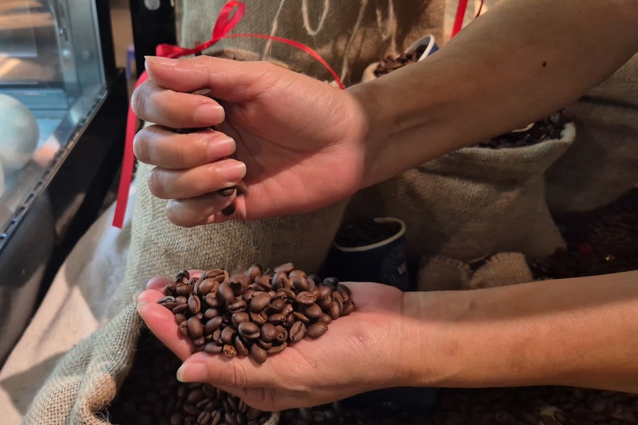 Giá cà phê hôm nay 16/4/2026: Robusta lập đỉnh tháng 4, cà phê Tây Nguyên đồng loạt tăng mạnh