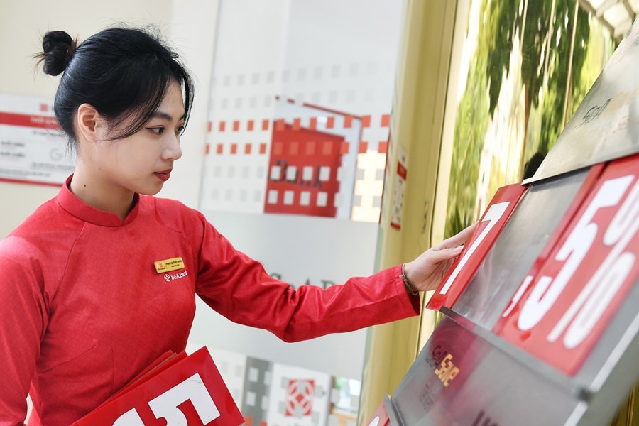 Lãi suất ngân hàng hôm nay 15/4/2026: BIDV giảm tới 0,9%, 26 nhà băng đồng loạt hạ lãi
