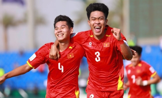 Tuyển Việt Nam: Vì sao các hậu vệ trẻ vẫn chưa thể thay thế lứa đàn anh?