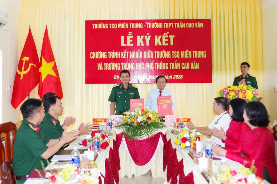 Trường Thiếu sinh quân miền Trung kết nghĩa với Trường THPT Trần Cao Vân (Tam Kỳ)
