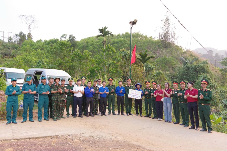 Biên cương ấm tình tuổi trẻ