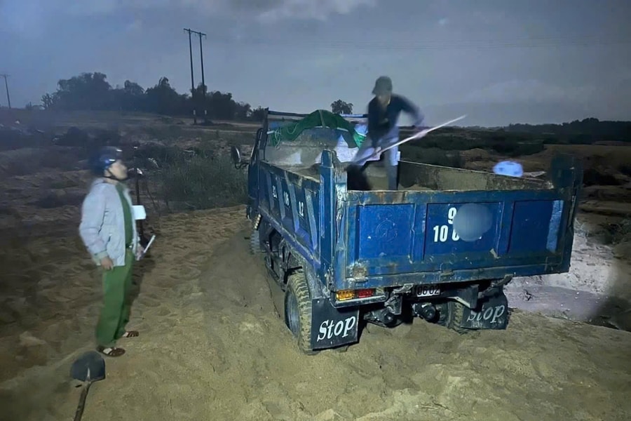 Quyết liệt xử lý tình trạng khai thác cát trái phép ven sông
