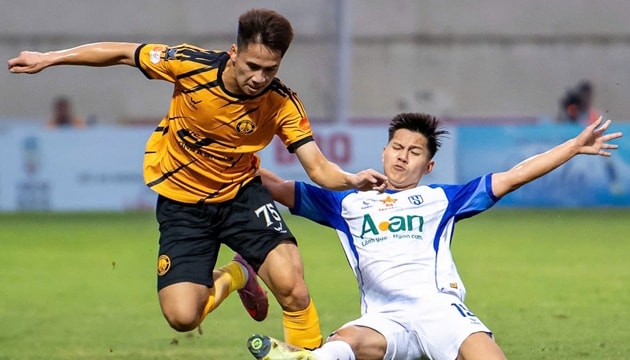 Thanh Hóa chia điểm đầy tiếc nuối trước 10 người của SLNA tại V-League