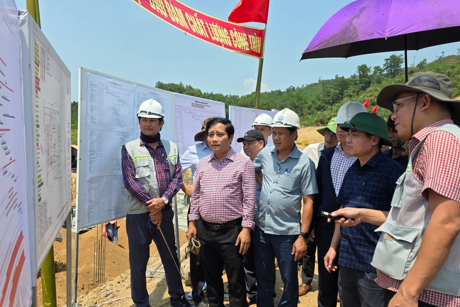 Đẩy nhanh tiến độ dự án Trường phổ thông nội trú liên cấp Tiểu học - THCS tại xã biên giới Đắc Pring