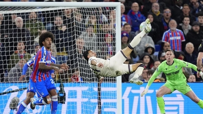 West Ham cầm chân Crystal Palace, Wolves chính thức xuống hạng sớm 5 vòng