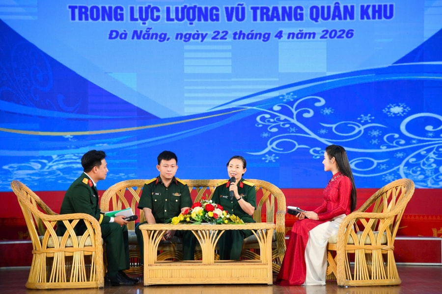 Giao lưu “Vang mãi bản hùng ca phụ nữ Khu 5”