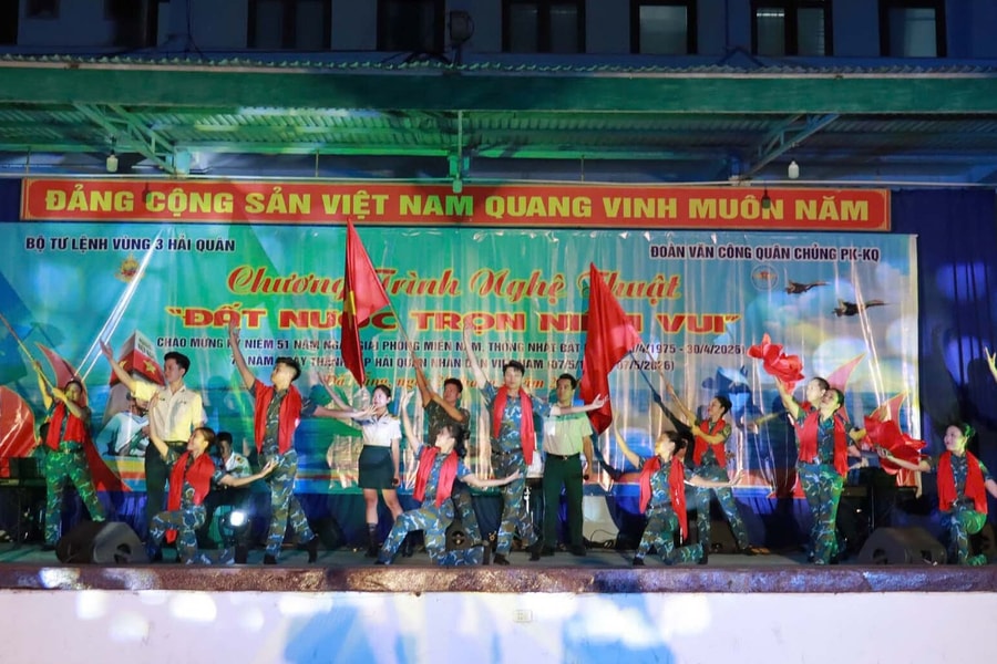 Vùng 3 Hải quân tổ chức chương trình nghệ thuật “Đất nước trọn niềm vui”