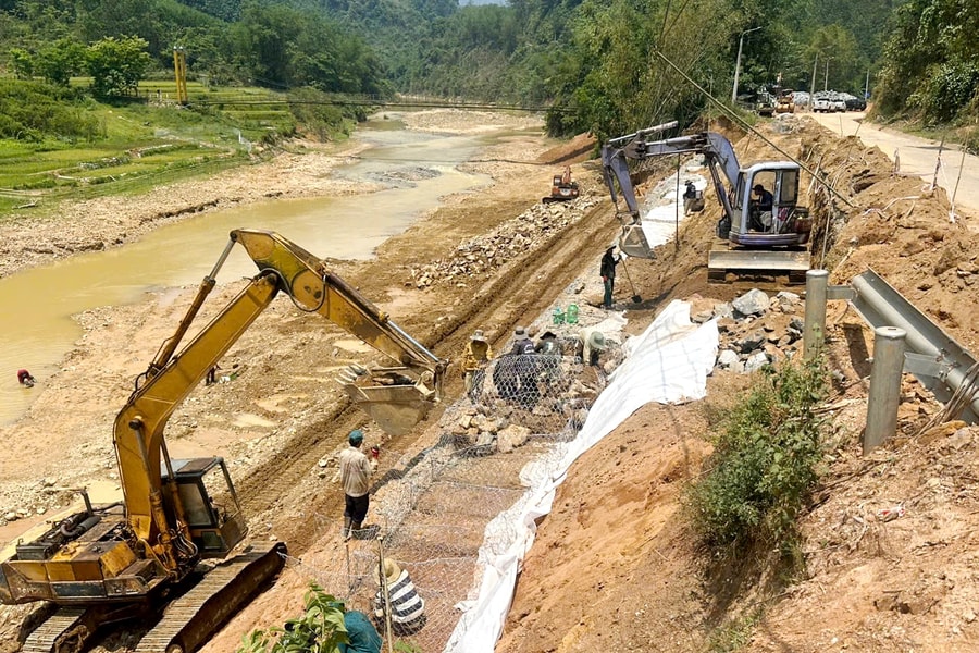 Nỗ lực hoàn thành công trình giao thông khẩn cấp