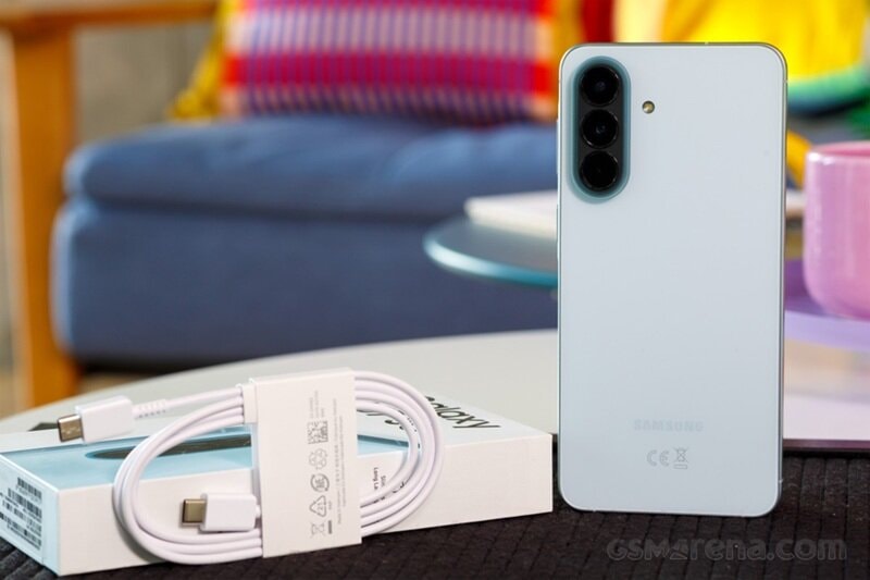 Samsung Galaxy A57 5G giảm giá mạnh tại Việt Nam: Thiết kế siêu mỏng và chip Exynos 1680
