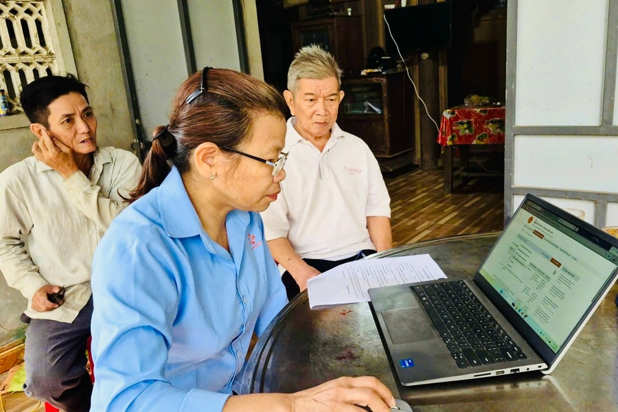 Dịch vụ công “gõ cửa” nhà người dân