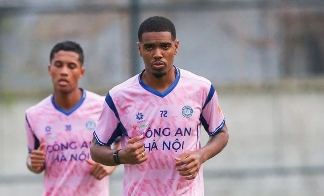 V.League 2025/26 và bài toán trung phong nội: Khi vòng cấm trở thành lãnh địa ngoại