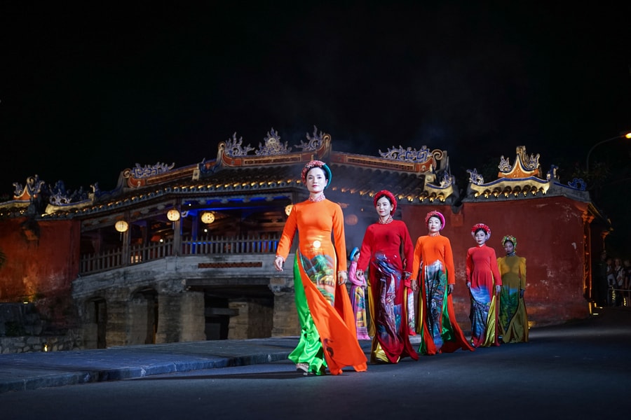 Rực rỡ chương trình nghệ thuật “Hội An - Sắc màu của lụa”