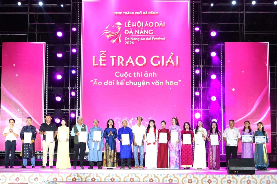 Trao giải cuộc thi ảnh “Áo dài kể chuyện văn hóa”