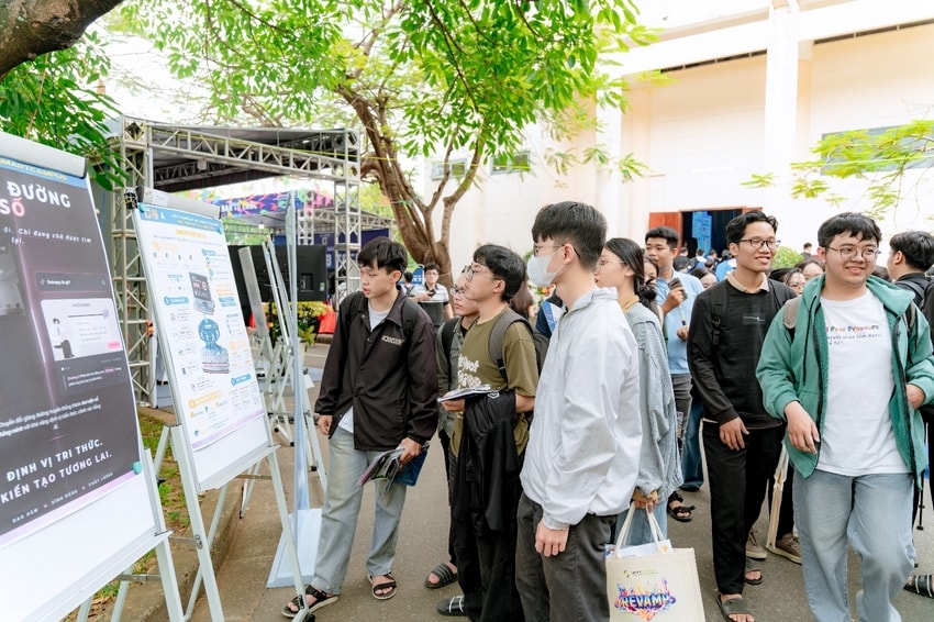 Kết nối việc làm từ giảng đường: Sinh viên chủ động nắm bắt cơ hội