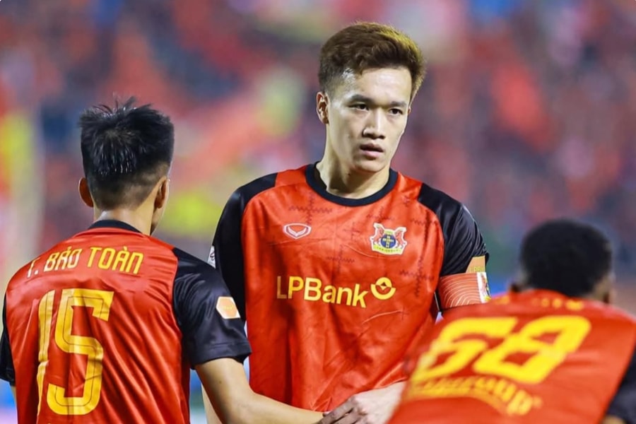 Ninh Bình FC và nghịch lý dải ngân hà: Khi những đôi chân triệu đô bị kìm kẹp bởi bóng dài
