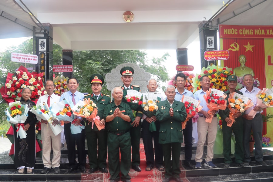 Đất anh hùng nở hoa