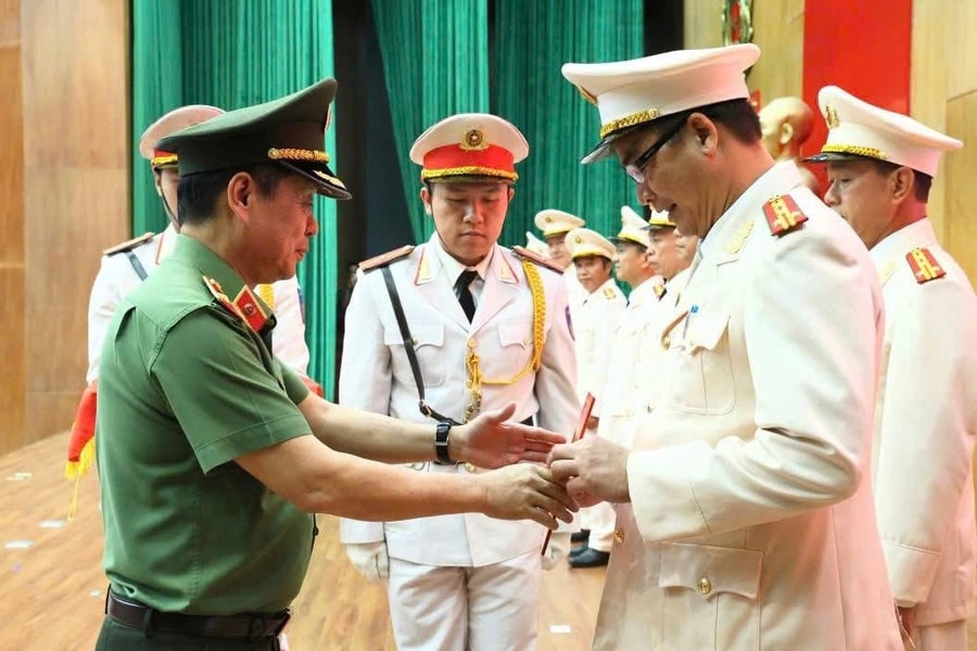 Công an thành phố Đà Nẵng công bố quyết định thăng cấp bậc hàm cho 23 đại tá và 89 thượng tá