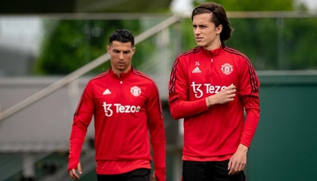 Alvaro Carreras và kế hoạch vá lỗ hổng cánh trái của Manchester United trước sự cạnh tranh từ Arsenal