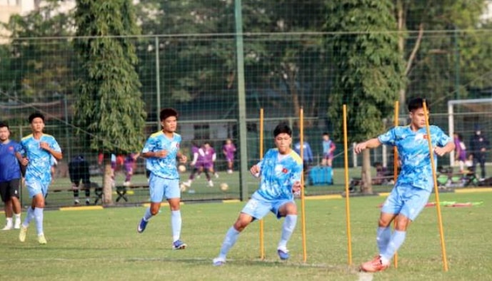 U19 Việt Nam triệu tập sao trẻ từ Tây Ban Nha và tiền đạo Việt kiều Anh gây sốt tại V-League