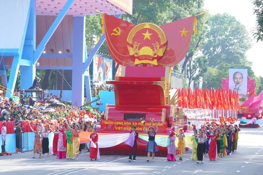 Một dải non sông - Một tầm vóc Việt Nam vươn xa