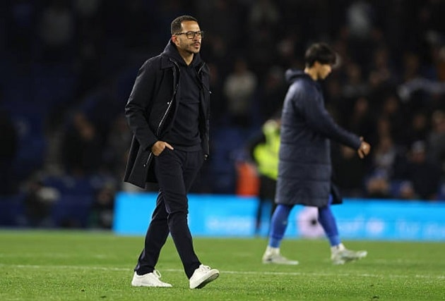 Vì sao HLV Liam Rosenior không nhận đủ 24 triệu bảng sau khi bị Chelsea sa thải?
