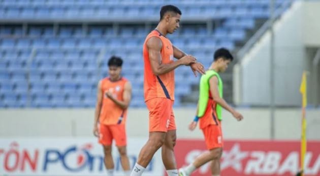 Đỗ Phi Long: Lá chắn thép 1m96 giải bài toán thăng tiến cho Đội tuyển Việt Nam