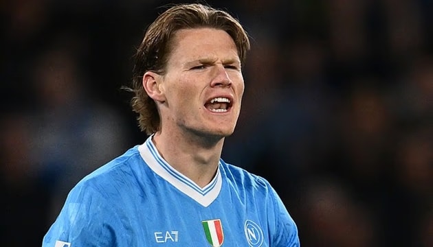 Nainggolan gây tranh cãi khi gọi McTominay là cầu thủ trung bình bất chấp phong độ rực sáng tại Napoli