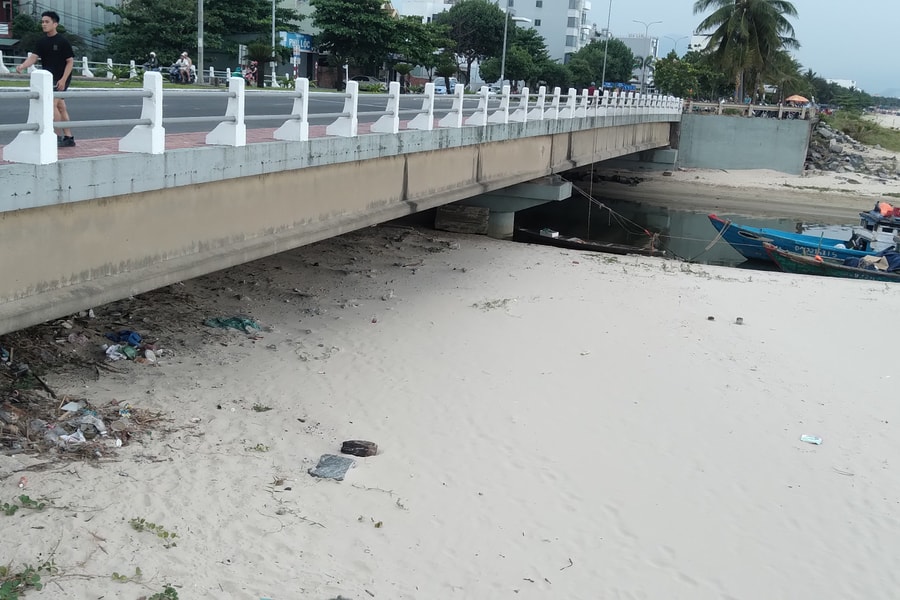 Sớm khắc phục bồi lấp cửa sông Phú Lộc