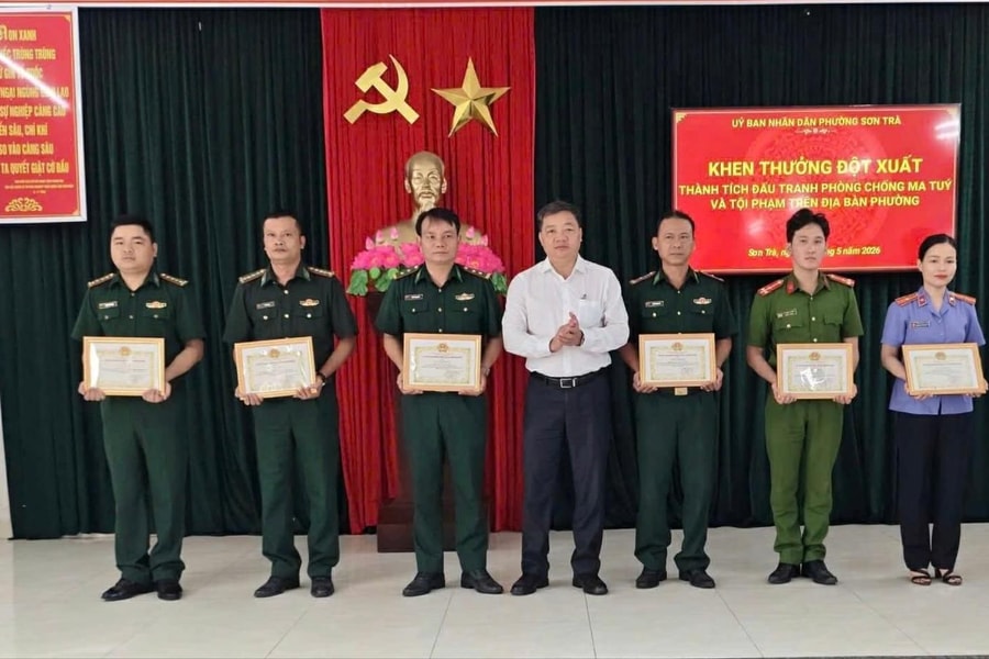 Khen thưởng đột xuất lực lượng đấu tranh phòng, chống ma túy