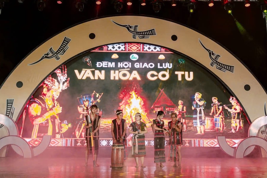 Ngôn ngữ kể chuyện vùng đất