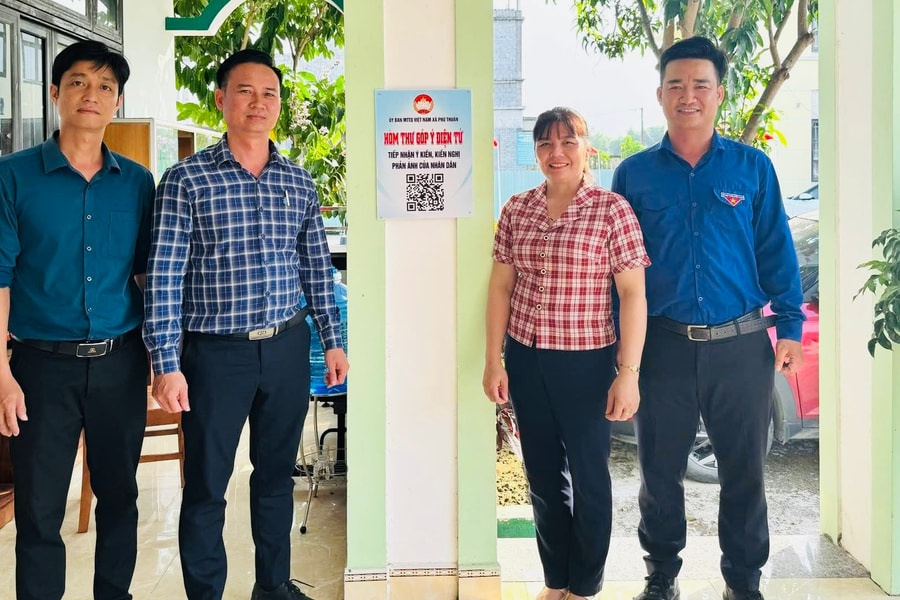 Xã Phú Thuận triển khai mô hình “Hòm thư góp ý điện tử”