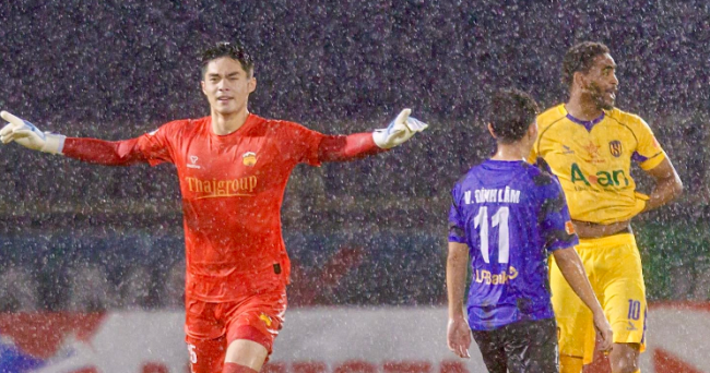 HAGL và bước ngoặt trụ hạng V-League: Hàng thủ khổng lồ cùng quyền tự quyết