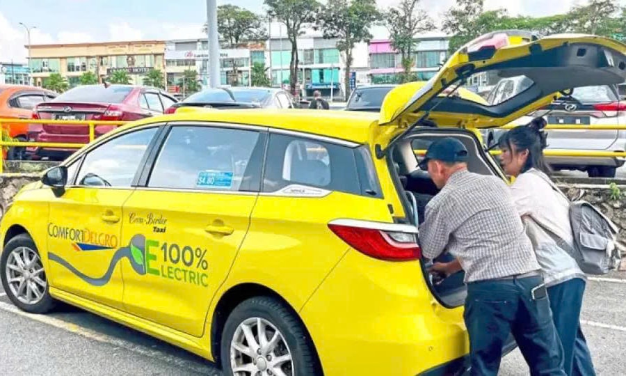 Taxi xuyên biên giới giữa Malaysia và Singapore
