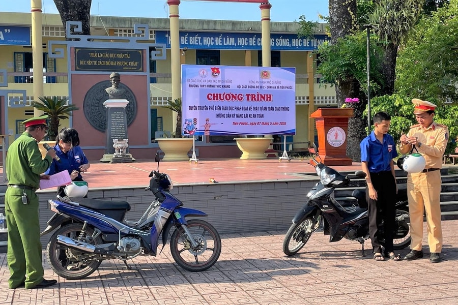 Gần 800 học sinh được trang bị kỹ năng tham gia giao thông an toàn