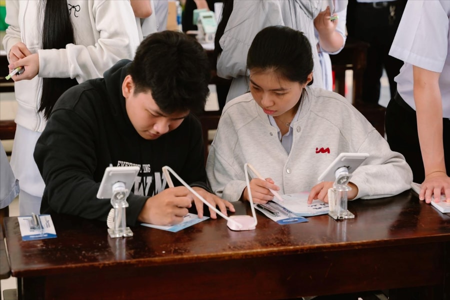 Đồng hành với sĩ tử “vượt vũ môn”
