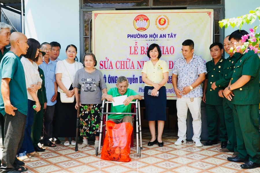 Phường Hội An Tây bàn giao nhà Đại đoàn kết cho hộ cận nghèo