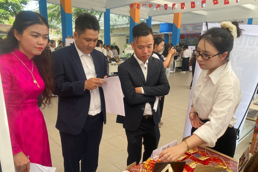 Sinh viên khởi nghiệp từ văn hóa bản địa