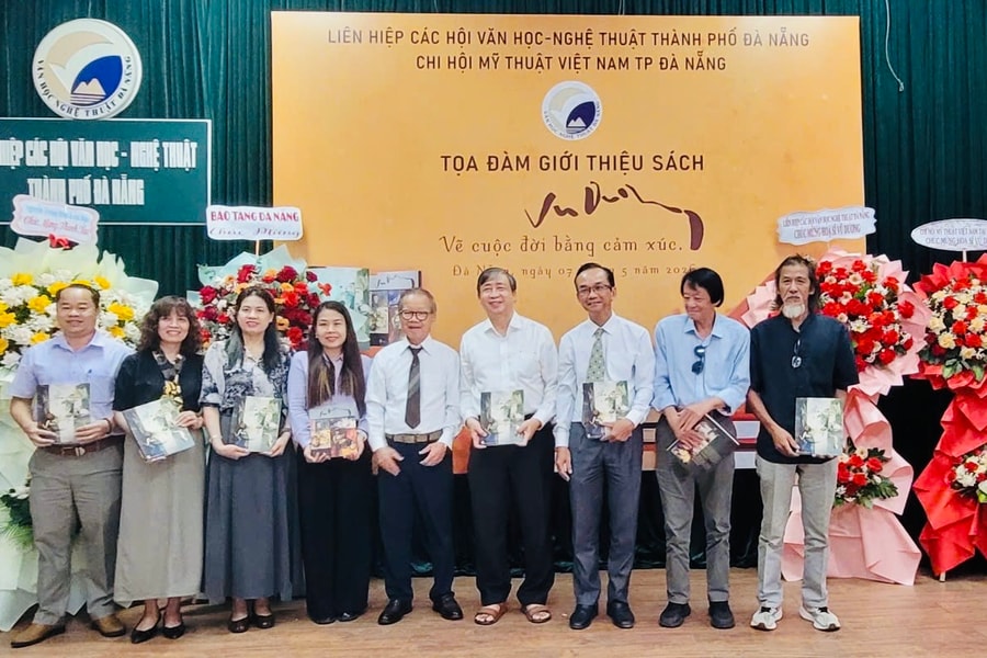 Giới thiệu sách “Vẽ cuộc đời bằng cảm xúc” của họa sĩ Vũ Dương