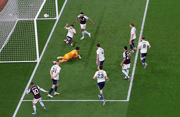 Nottingham Forest thảm bại 0-4 trước Aston Villa: Cơn ác mộng chấn thương dập tắt giấc mơ
