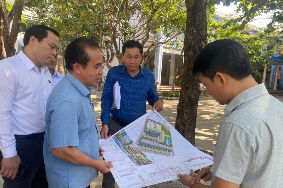 Lãnh đạo thành phố Đà Nẵng kiểm tra việc đầu tư cơ sở vật chất trường học