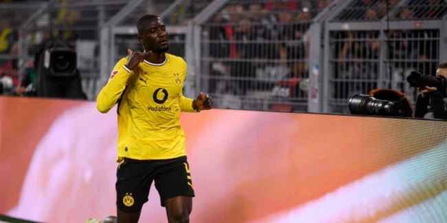 Dortmund ngược dòng nghẹt thở 3-2 trước Frankfurt để xây chắc ngôi á quân Bundesliga