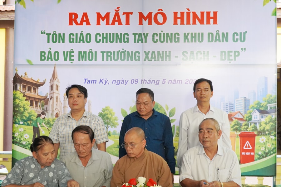 Phường Tam Kỳ ra mắt mô hình tôn giáo chung tay cùng khu dân cư bảo vệ môi trường