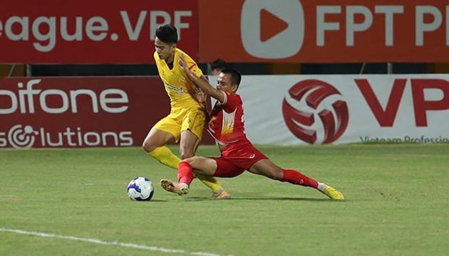 Nghịch lý V.League: PVF-CAND chi 8 tỷ đồng để trụ hạng, đắt hơn cả tiền thưởng vô địch