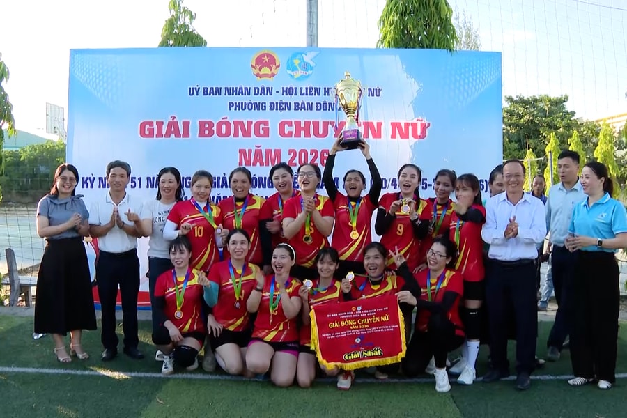 Đội khối phố Viêm Trung vô địch Giải bóng chuyền nữ phường Điện Bàn Đông năm 2026